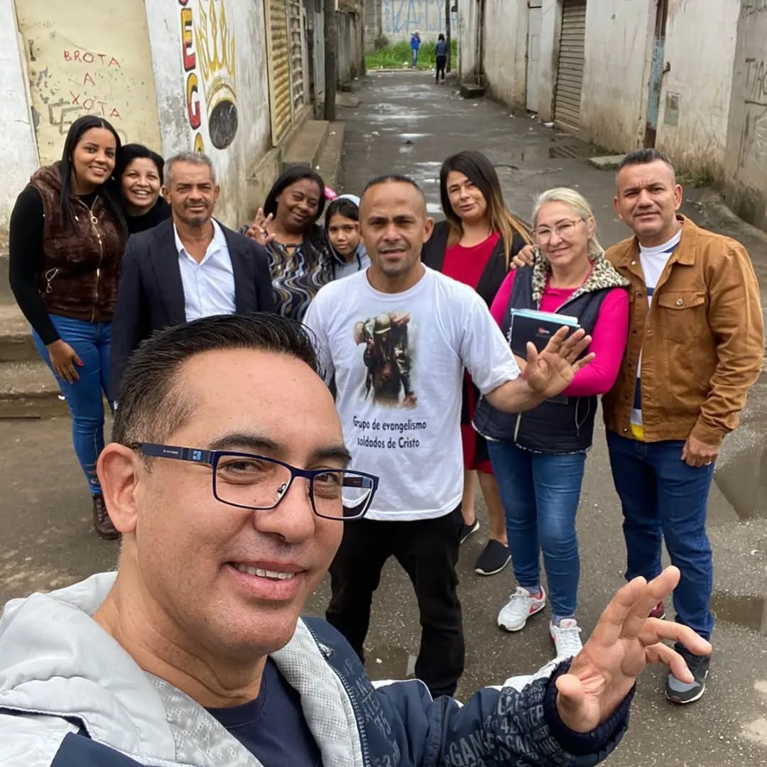 Momento de acolhimento e apoio espiritual oferecido pelo Instituto Rose Major